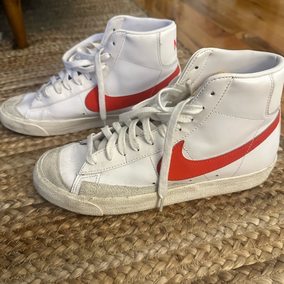 Nike Sz 9/10.5 Blazers Mid '77 White Habanero Red Sail Sneakers CZ1055 101 - Picture 4 of 10